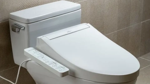 Thương hiệu sản xuất bồn cầu nổi tiếng Nhật Bản thắng lớn nhờ làm... bán dẫn