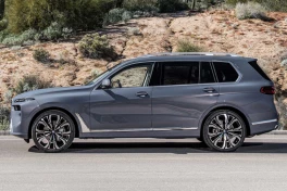 Các đại lý khẩn thiết kêu gọi BMW ra mắt SUV lớn hơn X7 để cạnh tranh Escalade