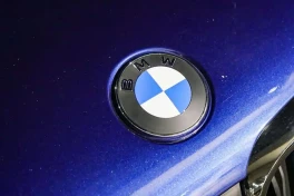 BMW lột xác biểu tượng sau 27 năm: Logo mới hé lộ tương lai điện hóa