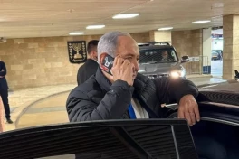 Camera điện thoại của ông Netanyahu bị dán lại. Tại sao?