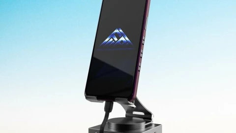 Độc lạ thiết bị biến smartphone thành PC với 8 cổng kết nối đa năng