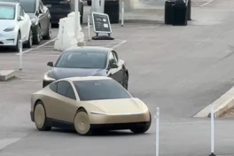 Cybercab của Tesla: Taxi tự lái nhưng sạc vẫn phải thủ công