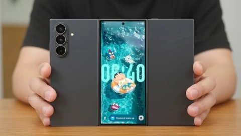 Giá ngất ngưởng, Samsung vẫn bán hết sạch lô hàng smartphone gập ba chỉ trong vài nốt nhạc