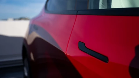 Trung Quốc trở thành quốc gia đầu tiên cấm áp dụng một thiết kế nổi tiếng của Tesla