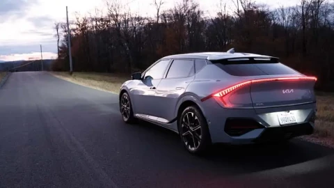 Vì an toàn tính mạng, Trung Quốc nói không với tay nắm cửa điện tử ẩn trên ô tô