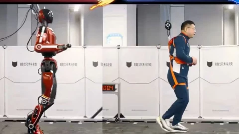 Kỷ lục mới của robot hình người: chạy nước rút với tốc độ ngang ngửa vận động viên Olympic