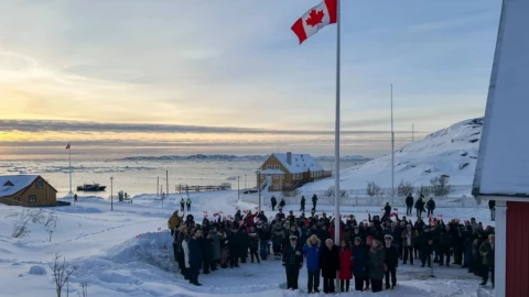 Tại sao Canada cắm cờ ở Greenland, mở lãnh sự quán và cử tàu tuần tra?