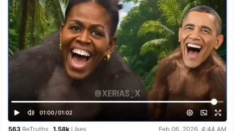 Ông Trump nhận đủ gạch đá xây biệt thự khi chia sẻ video ghép mặt vợ chồng Obama vào thân khỉ