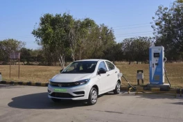 Quốc gia ép tài xế taxi đi xe điện