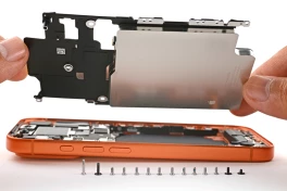 Viên pin của iPhone 17 Pro Max có giá chỉ 12 USD, nhưng Apple lại tính phí thay pin 119 USD