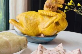 Sắp lễ, đầu gà hướng vào trong hay ra ngoài?