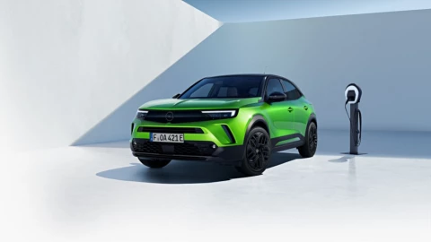 "Đế chế" sở hữu thương hiệu xe Jeep và Fiat báo lỗ kỷ lục hơn 20 tỷ Euro, thừa nhận sai lầm xe điện, quay về với xe xăng