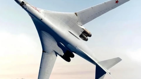 Tu-160 Thiên nga trắng: bí mật nào giúp máy bay hơn 50 năm tuổi vẫn đứng chung hàng với B-21 và H-20