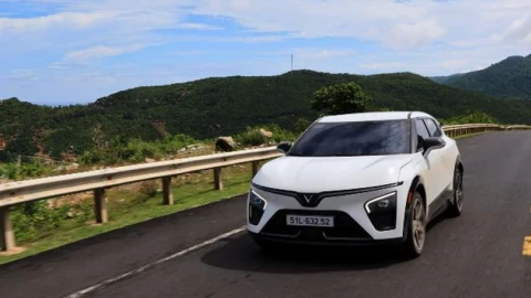 Cơ hội cuối để xuống tiền VinFast VF 7 với tổng ưu đãi lên tới hơn 140 triệu đồng