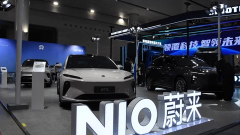 NIO công bố điều khiển xe thông minh: Lắc điện thoại, cốp tự động mở