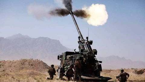 Tin đồn pháo gắn xe tầm xa của PLA có tầm bắn xuyên biển 400 km. Có gì đó điêu điêu...