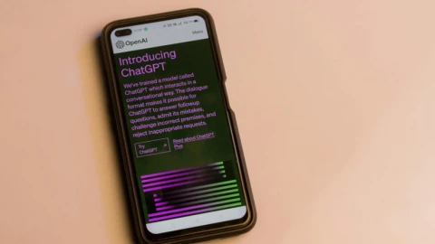 Ứng dụng bảo hiểm ChatGPT đầu tiên ra mắt, cổ phiếu ngành bảo hiểm Mỹ lao dốc