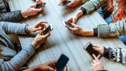 Hãy học cách thấu hiểu trước khi phản kháng và trút giận trên mạng xã hội