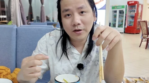 Khoa Pug liên tục xóa video, tự đốt cả trăm triệu view