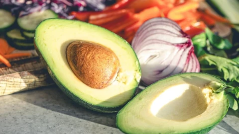 Ăn gì trước khi uống rượu: 5 loại thực phẩm giúp giảm say