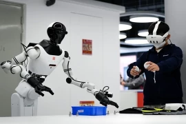 Làn sóng AI đang tái định hình lực lượng lao động: Từ bác sĩ thành huấn luyện viên thuật toán và sự trỗi dậy của "doanh nghiệp một người"