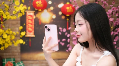 Cú sốc giá iPhone dịp cận Tết và cuộc chiến sinh tồn với binh đoàn Android thế hệ mới