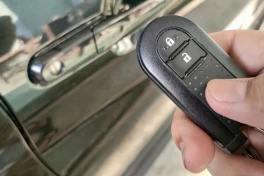 Cách dễ nhất để kiểm tra pin chìa khóa xe ô tô có yếu không