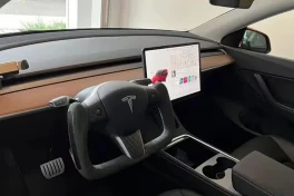 Sau tay nắm cửa ẩn, Trung Quốc cấm tiếp 1 thiết kế vô lăng phổ biến ở xe Tesla