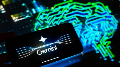 Kiên trì gửi 100.000 câu lệnh, tin tặc tìm cách bắt chước Google Gemini