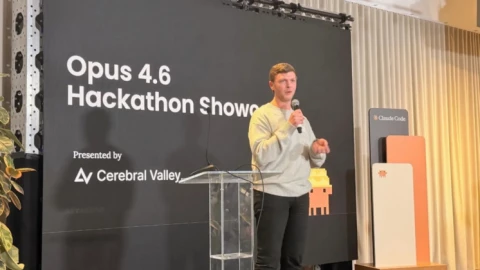 Kỷ nguyên "Vibe Code": Khi luật sư, bác sĩ và nhạc sĩ viết lại luật chơi của ngành phần mềm