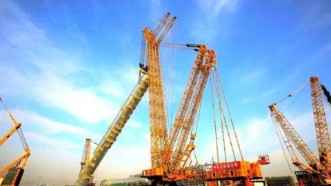 Từng bị xem là “hàng giá rẻ”, vì sao cần cẩu Trung Quốc nay lại xuất hiện ngày càng nhiều trong các dự án tỷ đô trên thế giới?
