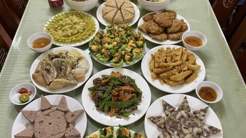 Cách xử lý và bảo quản các loại đồ ăn còn thừa Tết Nguyên Đán