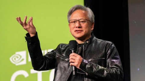 CEO Nvidia Jensen Huang  cho rằng việc lo sợ AI thay thế công cụ lập trình là "điều phi lý nhất"