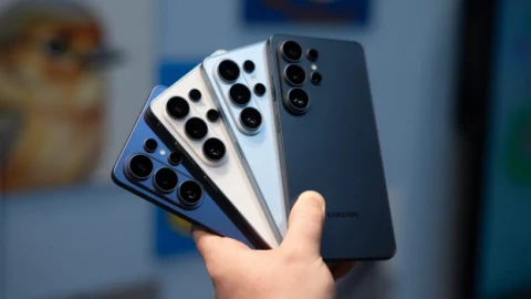 Sếp Samsung giải thích lý do Galaxy S26 không có nam châm như iPhone