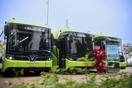 VinBus khai trương 2 tuyến xe buýt điện đi khu công nghệ cao Hòa Lạc