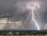 Khoa học lần đầu chứng kiến: Giông bão tạo tia điện vô hình làm cháy ngọn cây