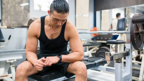 Nghỉ giữa hiệp bao lâu là đủ? Cách chọn thời gian nghỉ để đạt mục tiêu tập luyện nhanh hơn