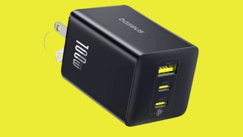 Sạc nhanh Baseus 100W GaN 3 cổng giảm xuống mức giá thấp nhất từ trước đến nay