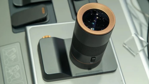 Cận cảnh chiếc smartphone mô-đun vừa trình làng tại MWC 2026: Mỏng chỉ 4,9mm, có ống kính rời zoom quang tới 20X, pin xếp chồng