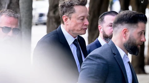 Elon Musk ra tòa án hôm nay