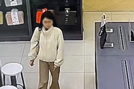 Xôn xao vụ nhặt được thẻ rơi, tạm thời đút túi gần 100 triệu đồng