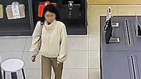 Xôn xao vụ nhặt được thẻ rơi, tạm thời đút túi gần 100 triệu đồng