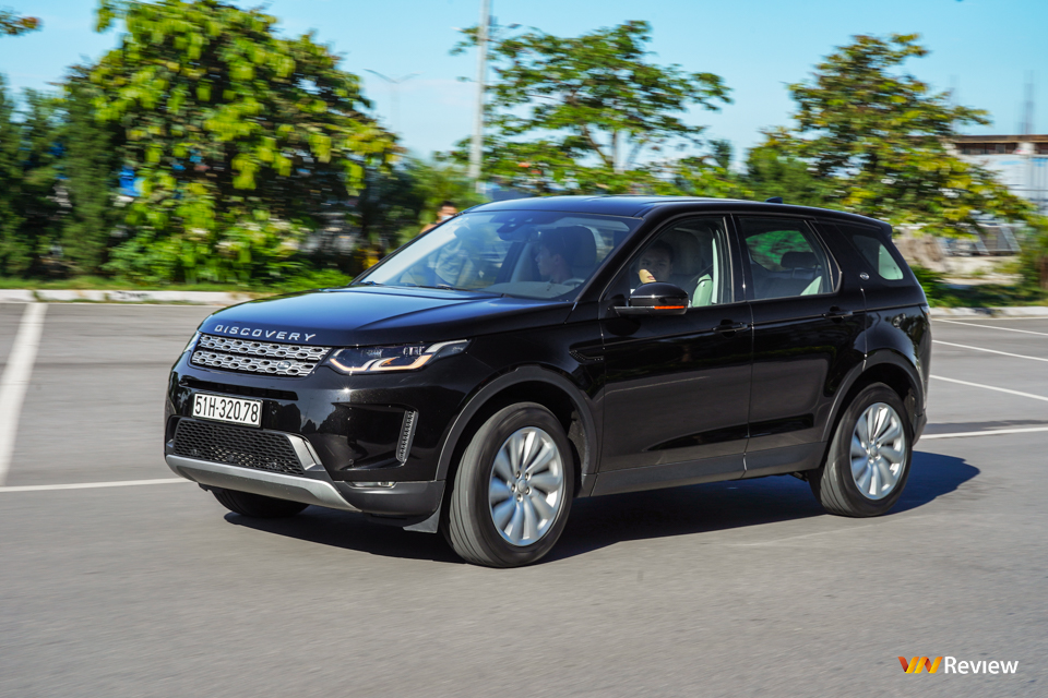 Trải nghiệm Land Rover Discovery Sport: Đắt xắt ra miếng