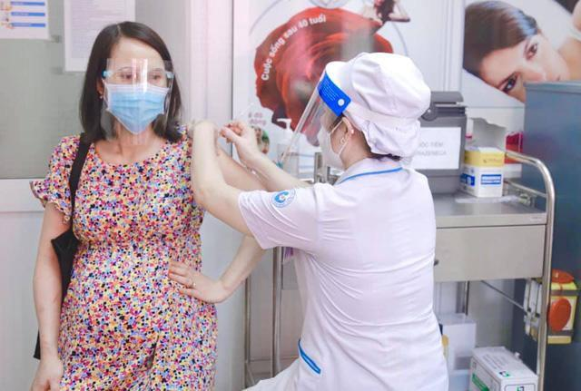 4 điều phụ nữ mang thai tiêm vaccine COVID-19 cần biết