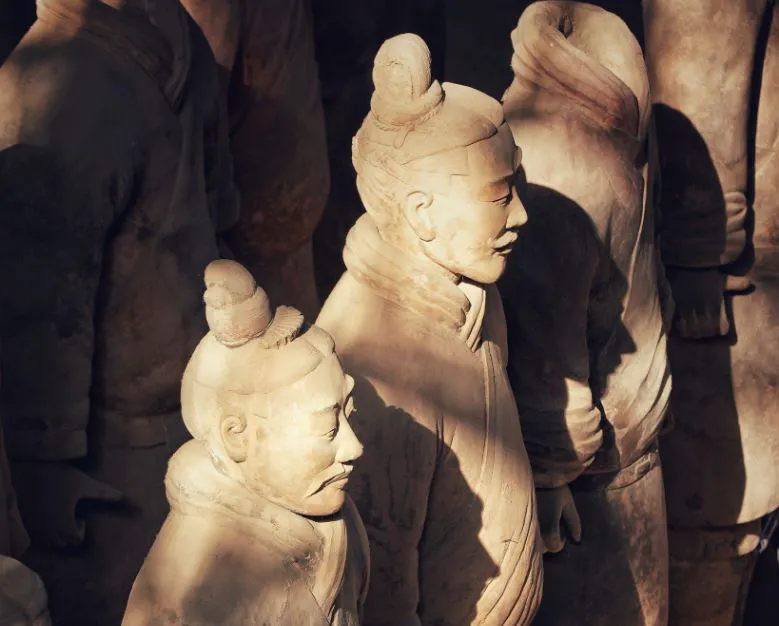 thumbnail - Hình ảnh tượng chiến binh chen chúc dưới Lăng mộ Tần Thủy Hoàng 
