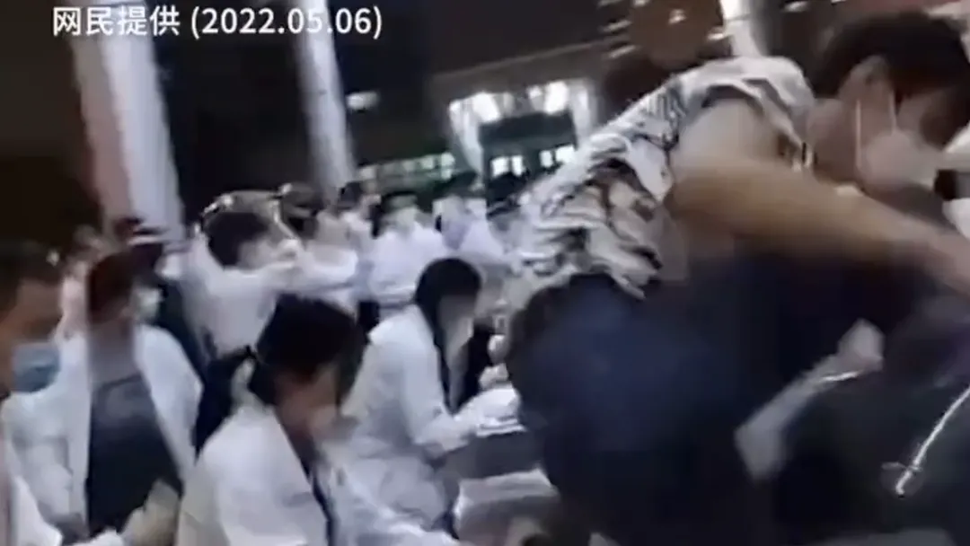 thumbnail - [Video] Nhân viên nhà máy sản xuất MacBook tại Trung Quốc bạo loạn vì không được về nghỉ