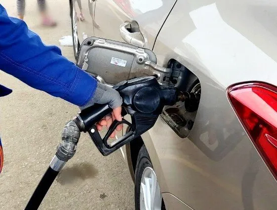 Giá xăng có thể giảm trong ngày mai 1/7 do giá nhập rớt mạnh