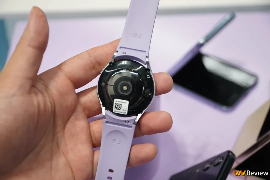 Trên tay Galaxy Watch5 và Watch5 Pro: cải tiến mạnh về pin, sạc, các tính năng theo dõi sức khỏe