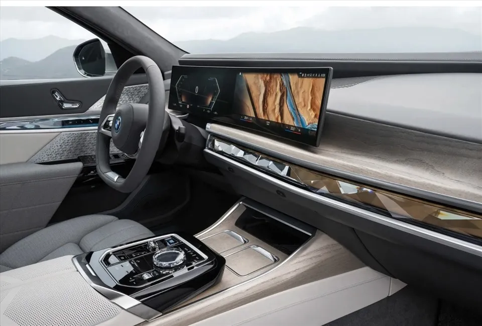 BMW là hãng xe đầu tiên sử dụng Android Automotive