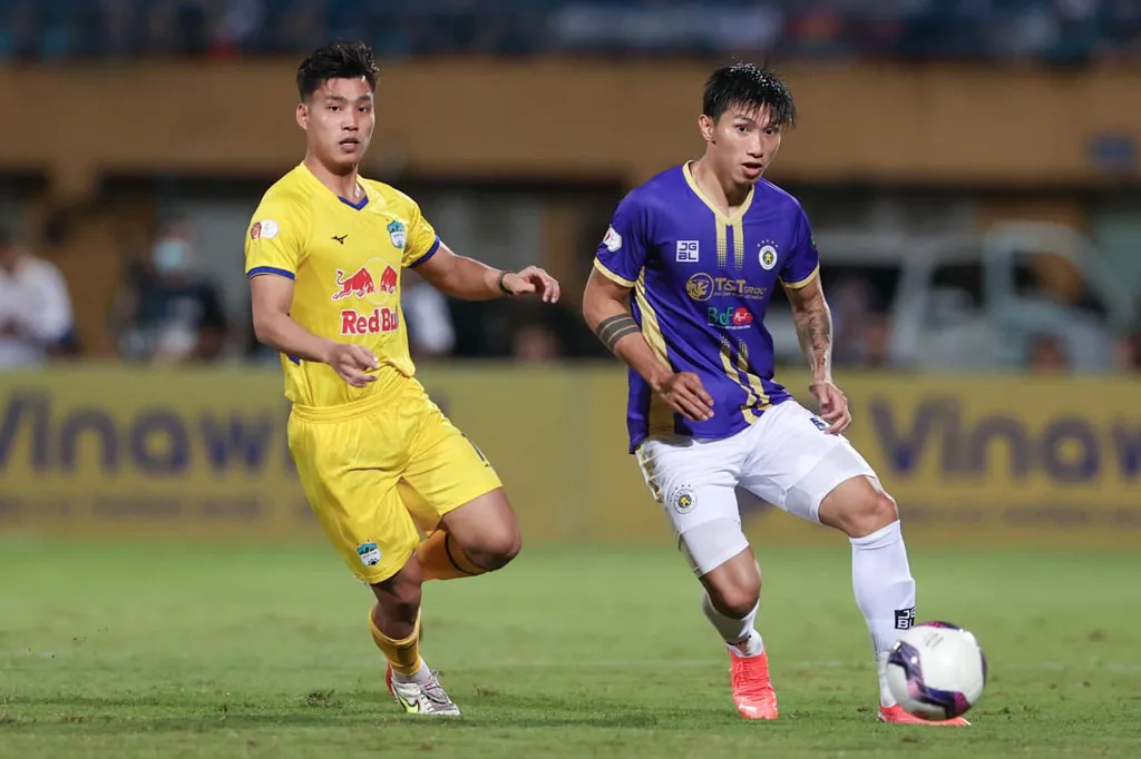 Nghịch lý Đoàn Văn Hậu "sở thích" đánh nguội, V-League sẽ đi về đâu?